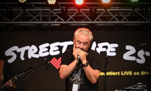 Frank Born on stage