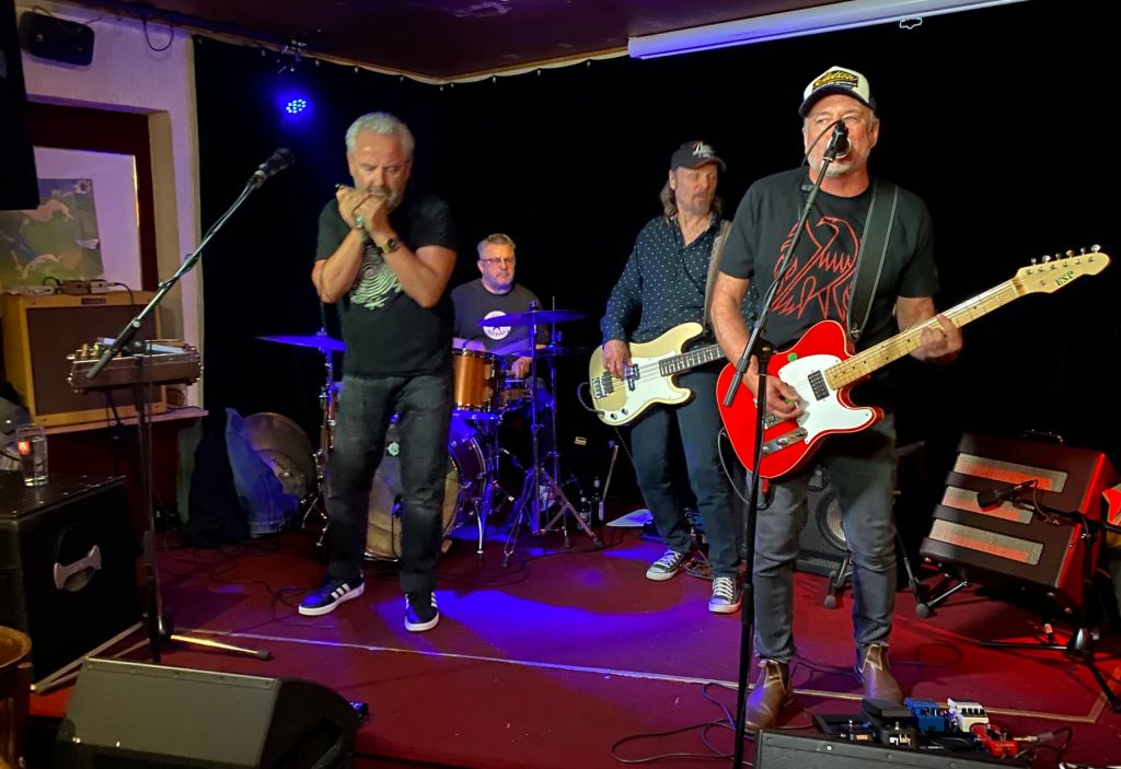 Honey Hush on stage in der Extra Blues Bar