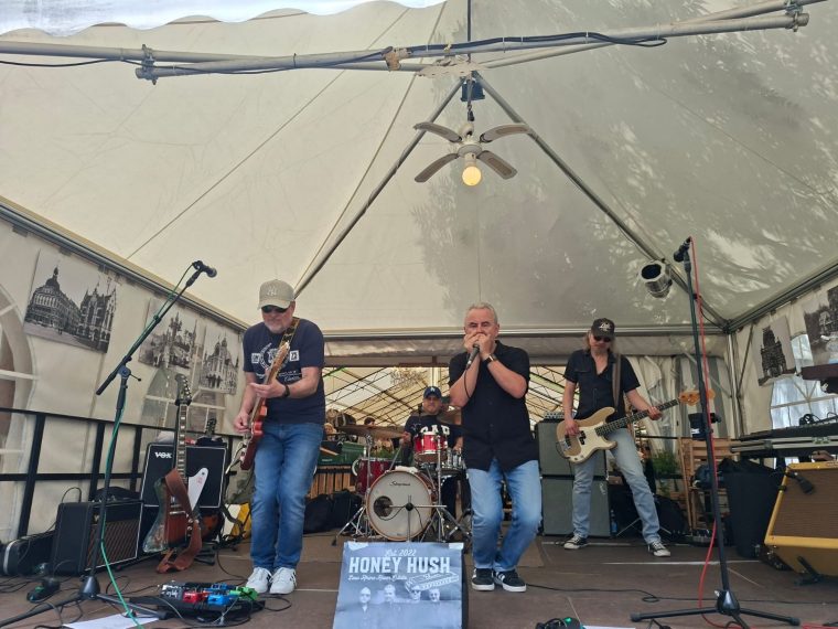 Honey Hush auf dem Flohmarkt Aachener Platz